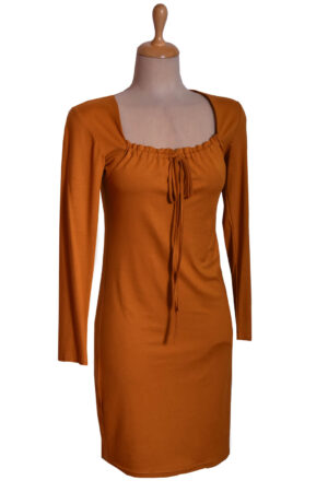 Egyszerű szabású ruha - R540